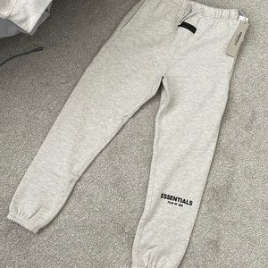 Essentials Fear of God Sweatpants in light oatmeal